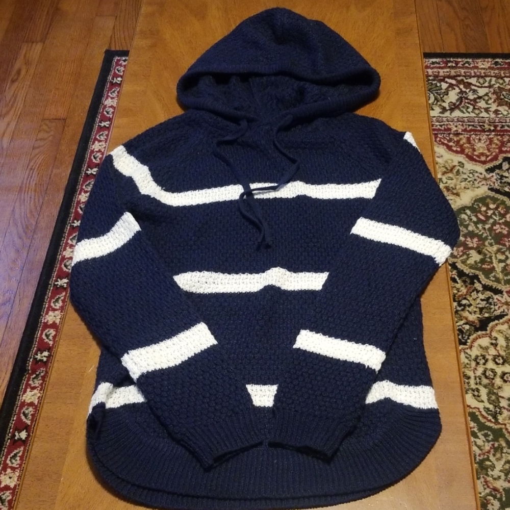 Ladies sweater small